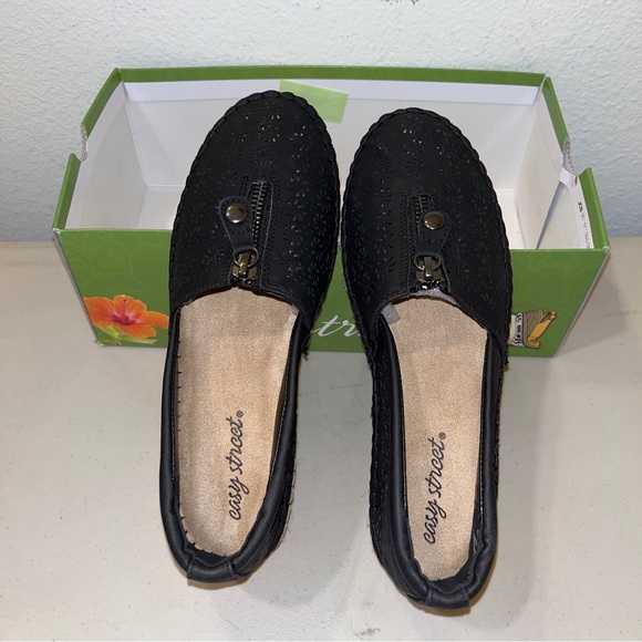 18 Brand New EASY STREET Women's Zenon Comfort Flats size 5.5M Super Flex Zone - Picture 6 of 11